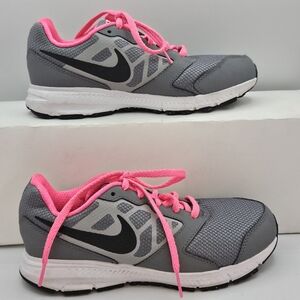 Nike downshifter 6 gray and pink size 2.5
